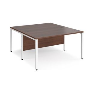 Maestro 25 bench straight desks 1600mm