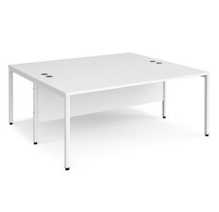 Maestro 25 bench straight desks 1600mm