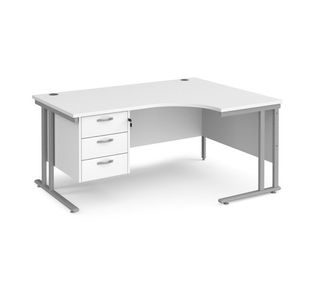 Maestro 25 cant rh erg desk 3 drawer ped