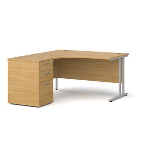 Maestro 25 left hand ergonomic desk 1400mm with silver cantilever frame and desk high pedestal - oak