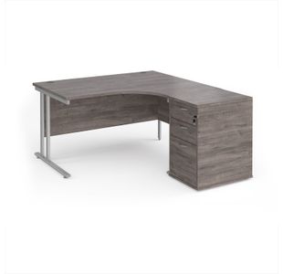 Maestro 25 right hand ergonomic desk 1400mm with silver cantilever frame and desk high pedestal - grey oak