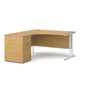 Maestro 25 left hand ergonomic desk 1400mm with white cantilever frame and desk high pedestal - oak