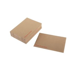Q-Connect Envelope 318x267mm Board Back Peel and Seal 115gsm Manilla (125 Pack) 1K06