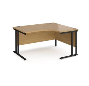 Maestro 25 right hand ergonomic desk 1400mm wide - black cantilever leg frame, oak top