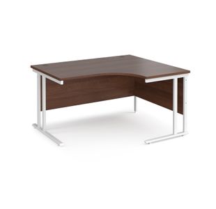 Maestro 25 right hand ergonomic desk 1400mm wide - white cantilever leg frame, walnut top