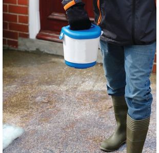 Hand Held Salt Spreader Blue 4Kg Cap