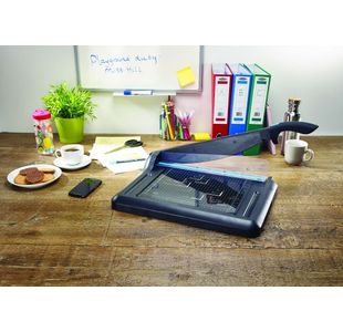 Avery A4 Guillotine 310Mm 15Sht Cap