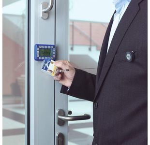 Durable Sec Pass Holder Clear P10