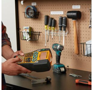 Dymo Rhino 6000Plus Label Maker/Case