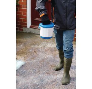 Handheld Salt Spreader Kit Blue